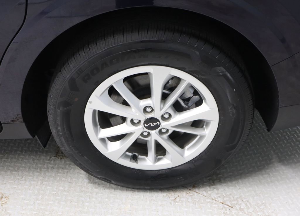 Used 2024 Kia Carnival LX FWD image 18