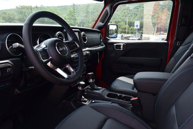 Used 2023 Jeep Wrangler Unlimited Rubicon 4xe w/ Cold Weather Group AWD/4WD image 12
