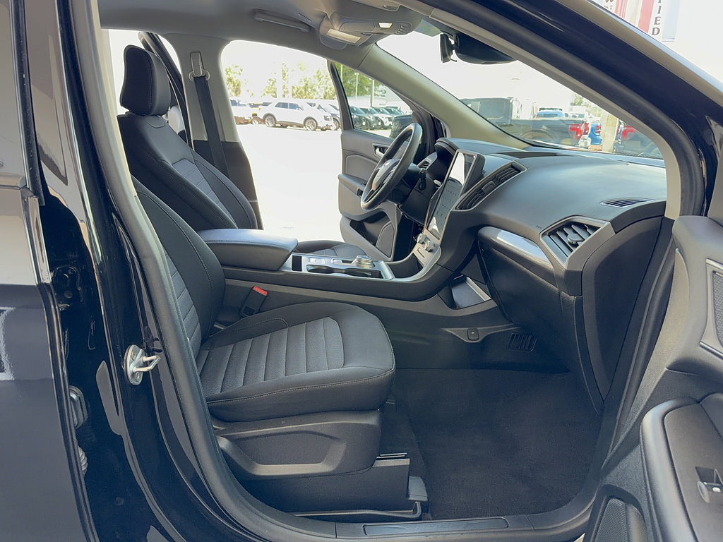 Certified 2024 Ford Edge SE w/ Black Appearance Package AWD/4WD image 14