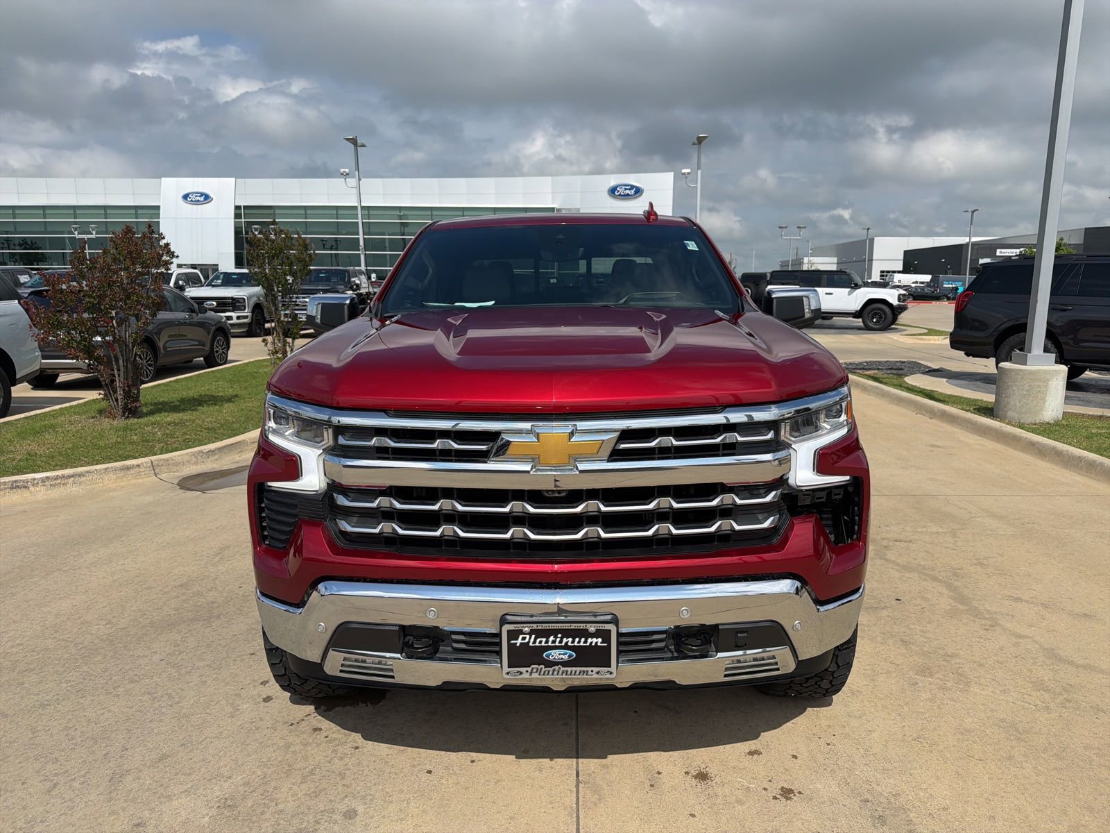 Used 2024 Chevrolet Silverado 1500 LTZ AWD/4WD image 8