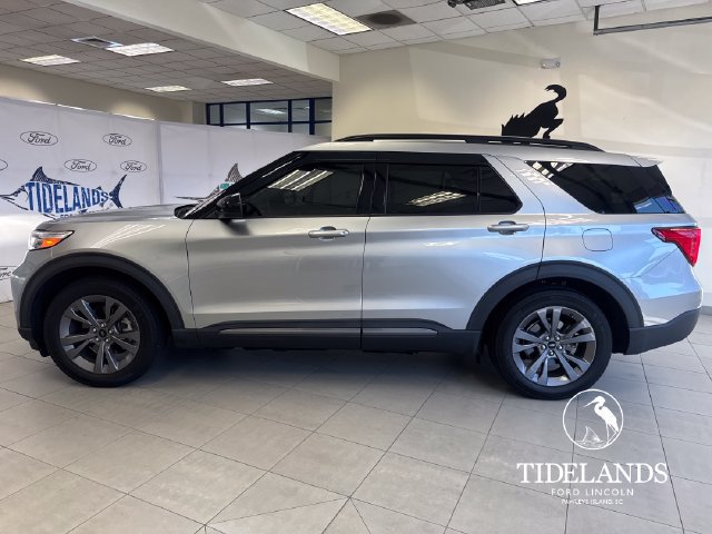Certified 2024 Ford Explorer XLT w/ Equipment Group 202A RWD image 5