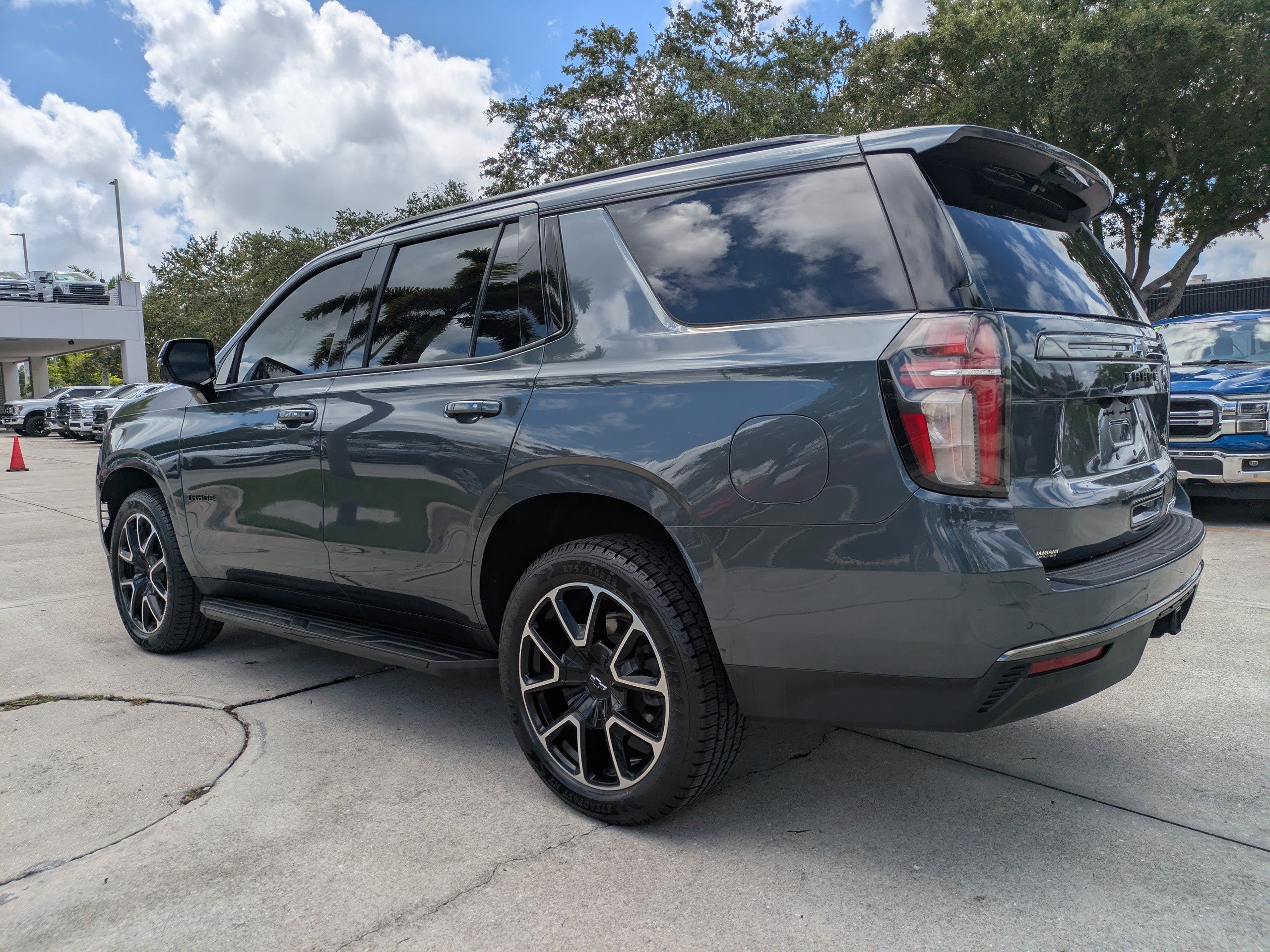 Used 2021 Chevrolet Tahoe RST w/ Luxury Package RWD image 6
