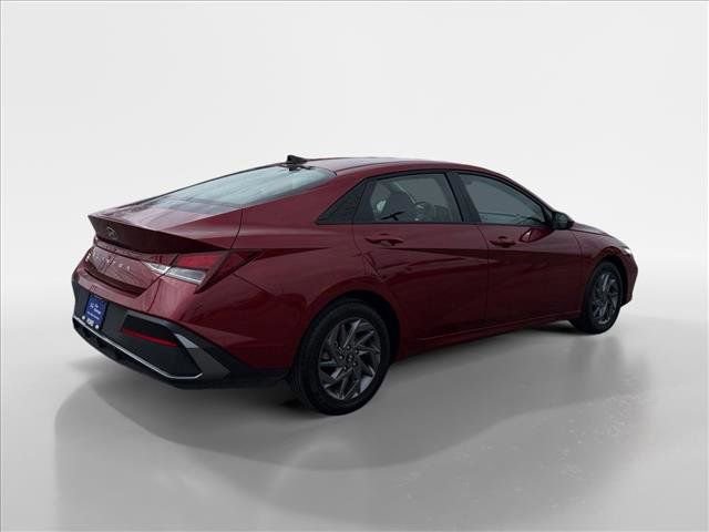 Used 2024 Hyundai Elantra SEL image 4