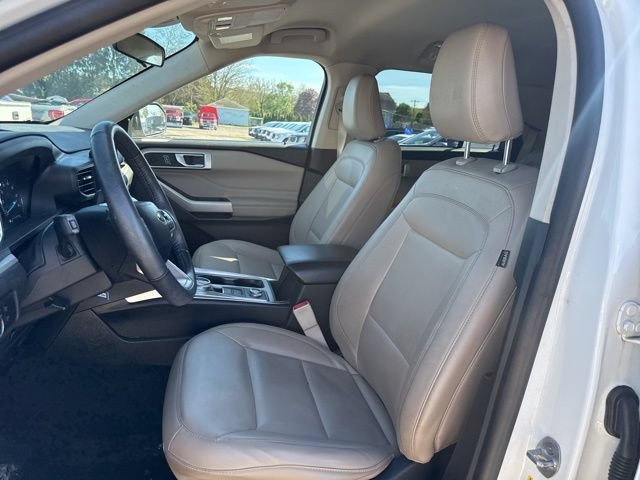 Certified 2023 Ford Explorer XLT w/ Equipment Group 202A AWD/4WD image 11