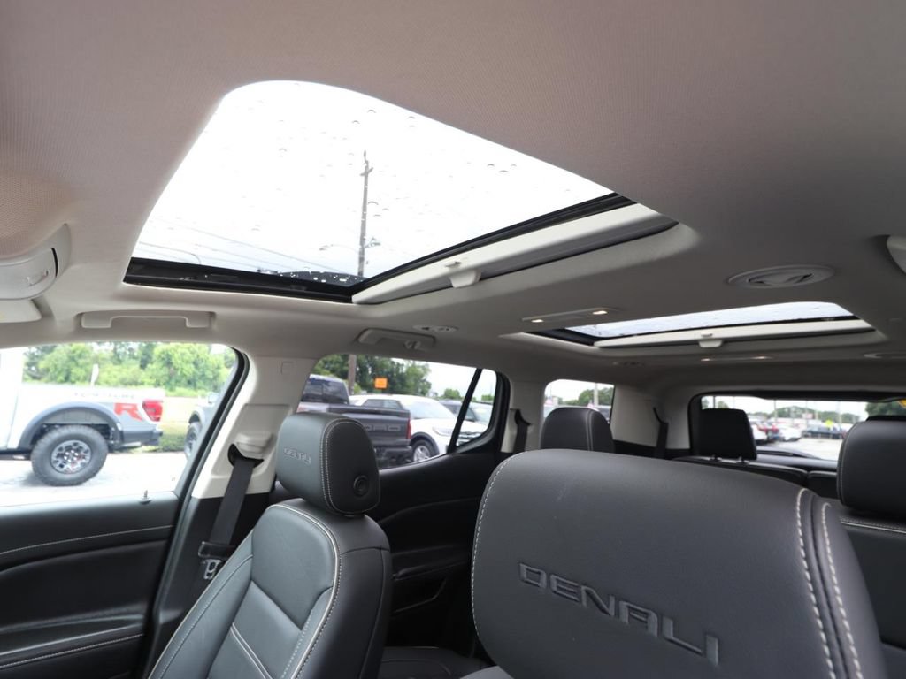 Used 2023 GMC Acadia Denali w/ Denali Ultimate Package FWD image 4