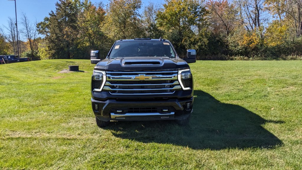 Used 2025 Chevrolet Silverado 3500 High Country w/ High Country Premium Package AWD/4WD image 8