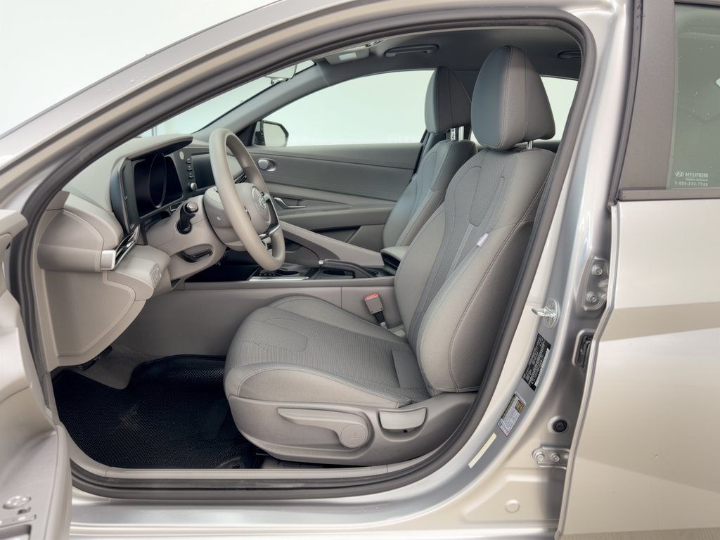 Used 2021 Hyundai Elantra SE FWD image 5