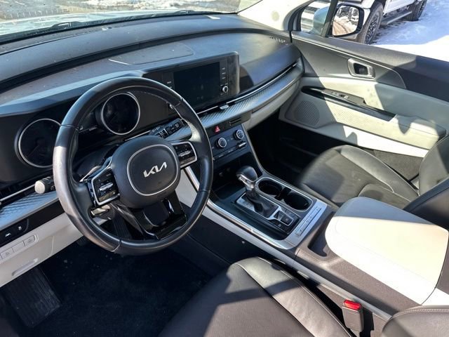 Used 2022 Kia Carnival LX image 30