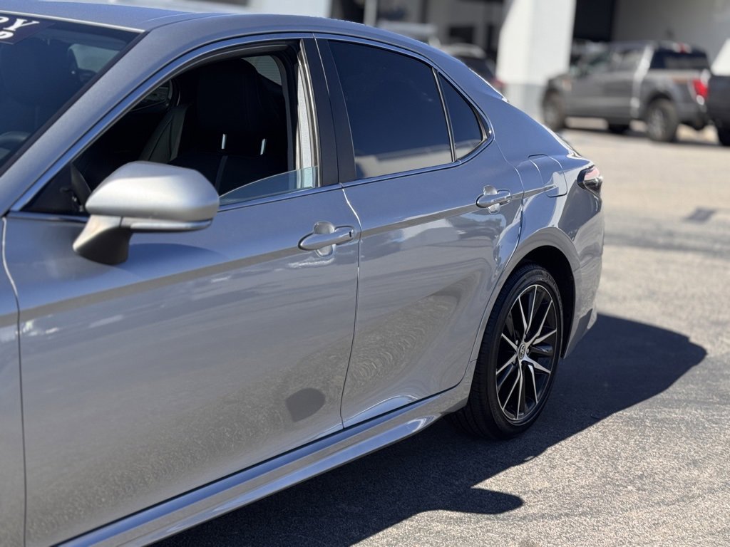 Used 2024 Toyota Camry SE image 9