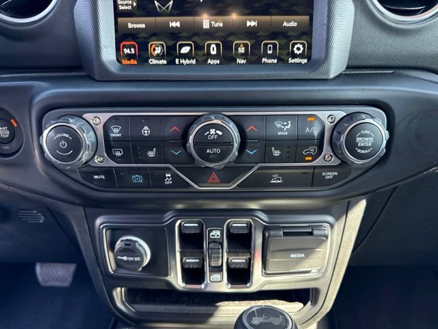Used 2022 Jeep Wrangler Unlimited Sahara w/ Cold Weather Group AWD/4WD image 31