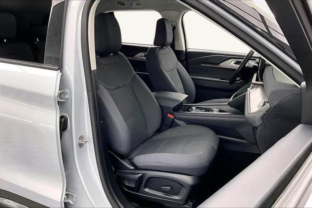 Certified 2025 Ford Explorer Active image 7