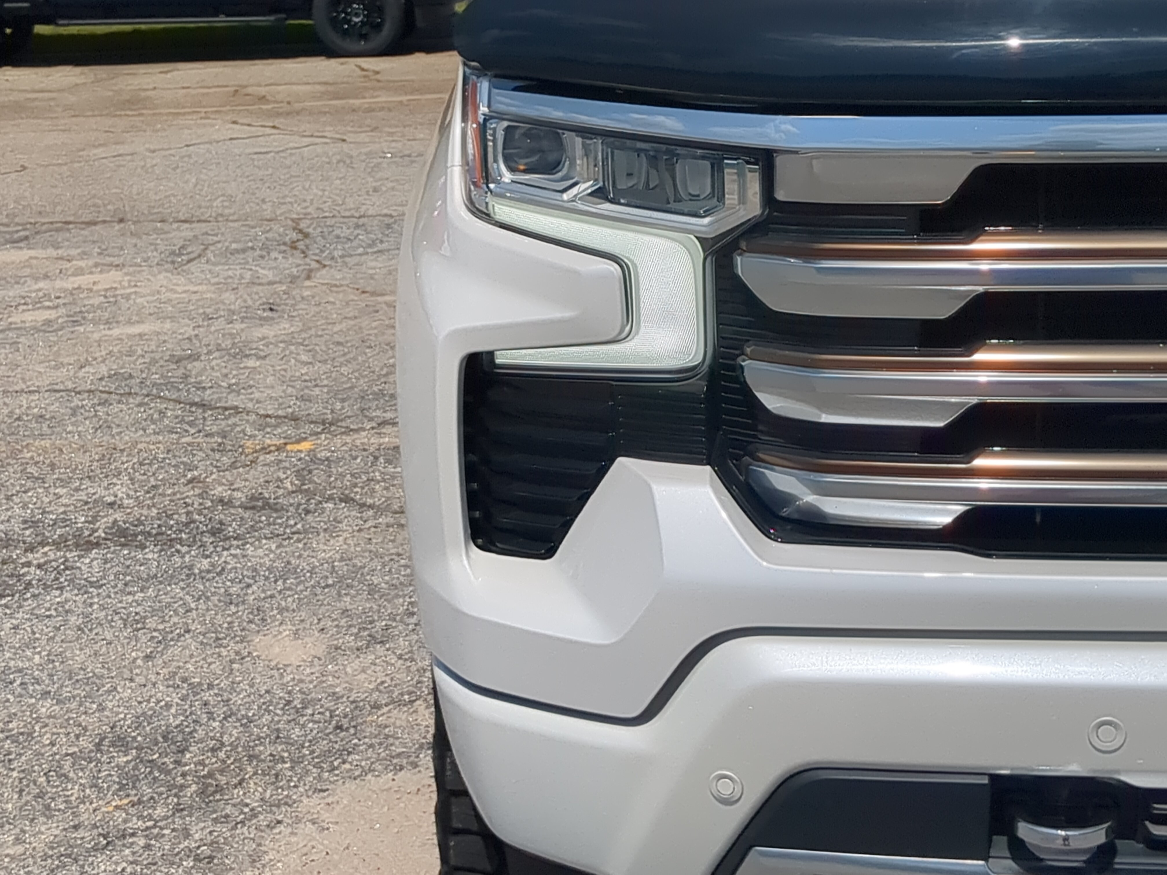 Used 2022 Chevrolet Silverado 1500 High Country w/ High Country Premium Package AWD/4WD image 8