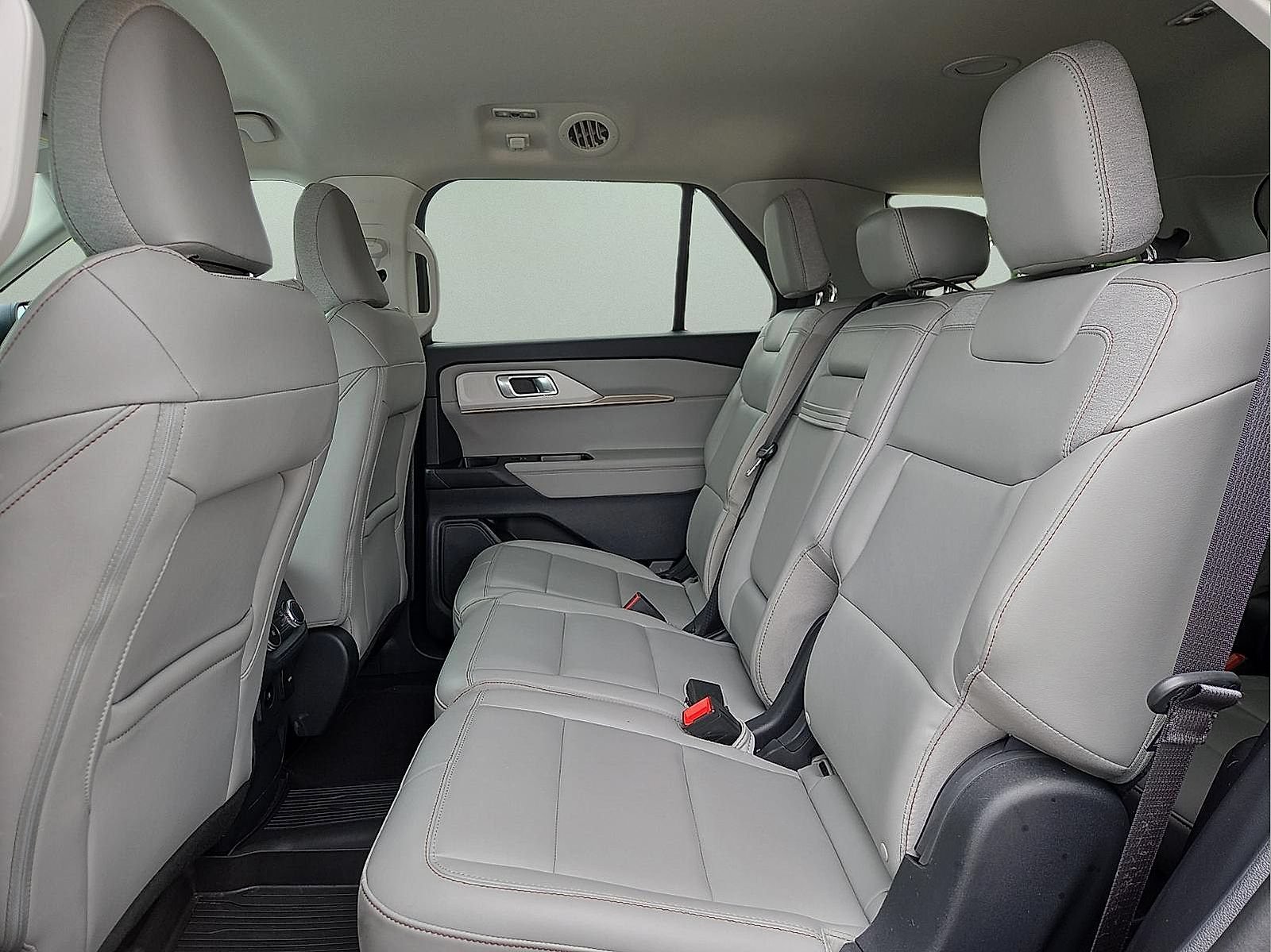 Certified 2025 Ford Explorer Active w/ Active Comfort Package AWD/4WD image 11