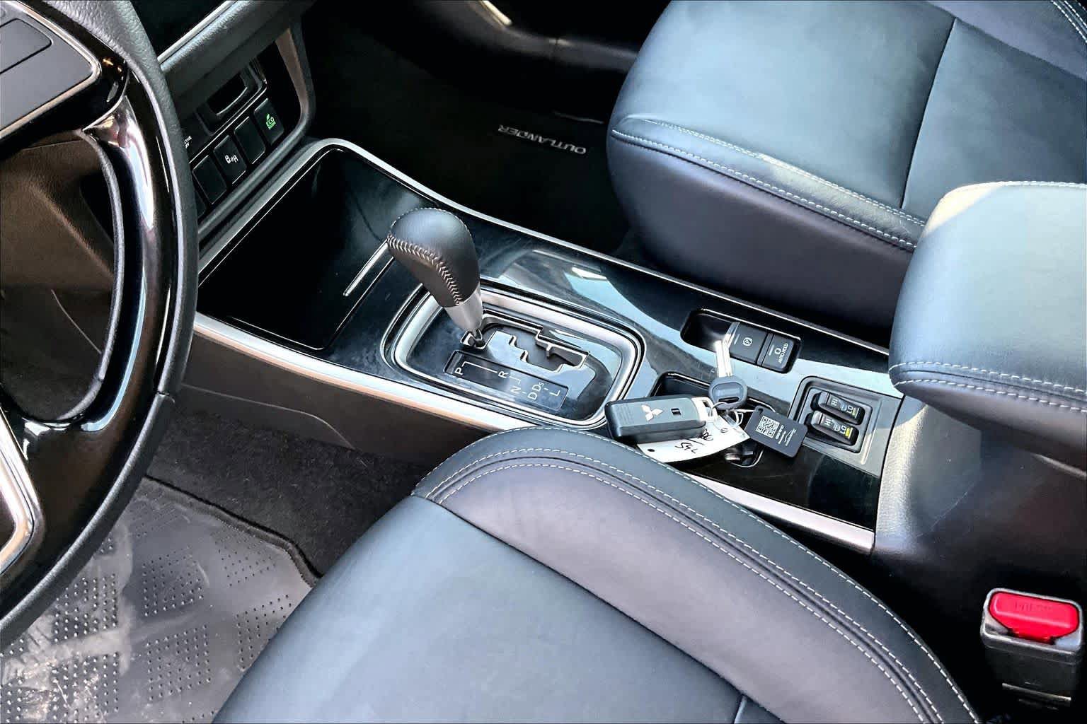 Used 2020 Mitsubishi Outlander SEL FWD image 17