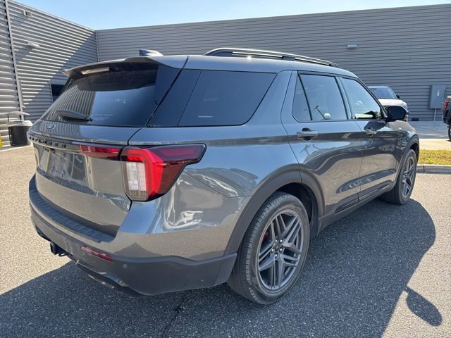 Certified 2026 Ford Explorer ST-Line w/ ST-Line Street Pack RWD image 7