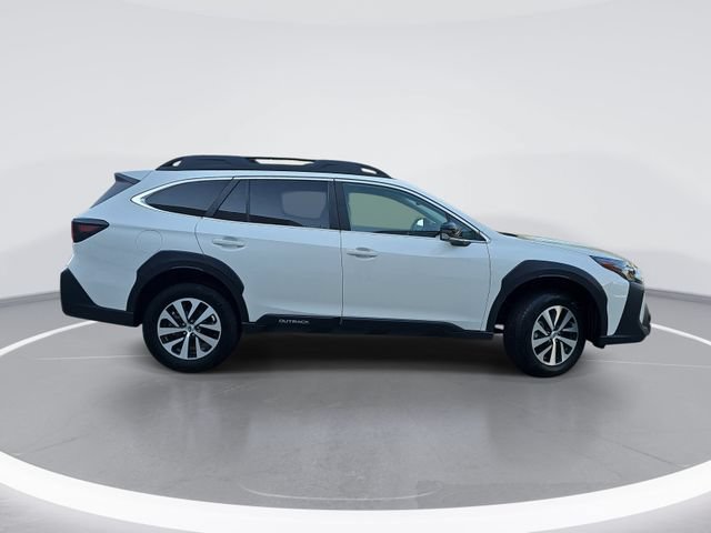 Used 2025 Subaru Outback Premium AWD/4WD image 2