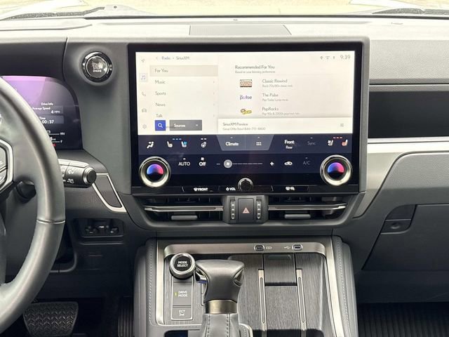 Used 2025 Lexus GX 550 w/ Accessory Package (2T) AWD/4WD image 16