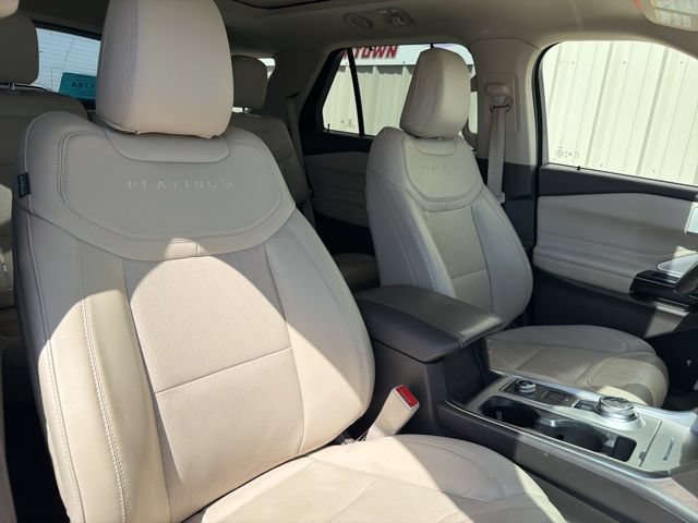 Certified 2023 Ford Explorer Platinum w/ Technology Package AWD/4WD image 9