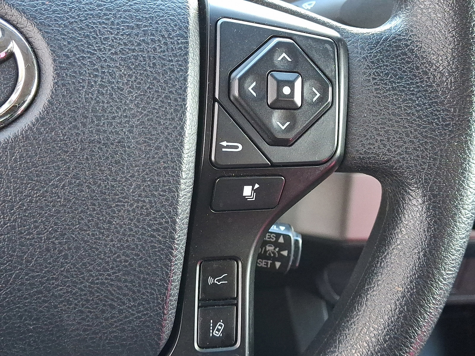 Used 2019 Toyota Tacoma SR image 25