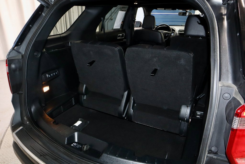 Certified 2019 Ford Explorer Limited w/ Class III Trailer Tow Package image 16