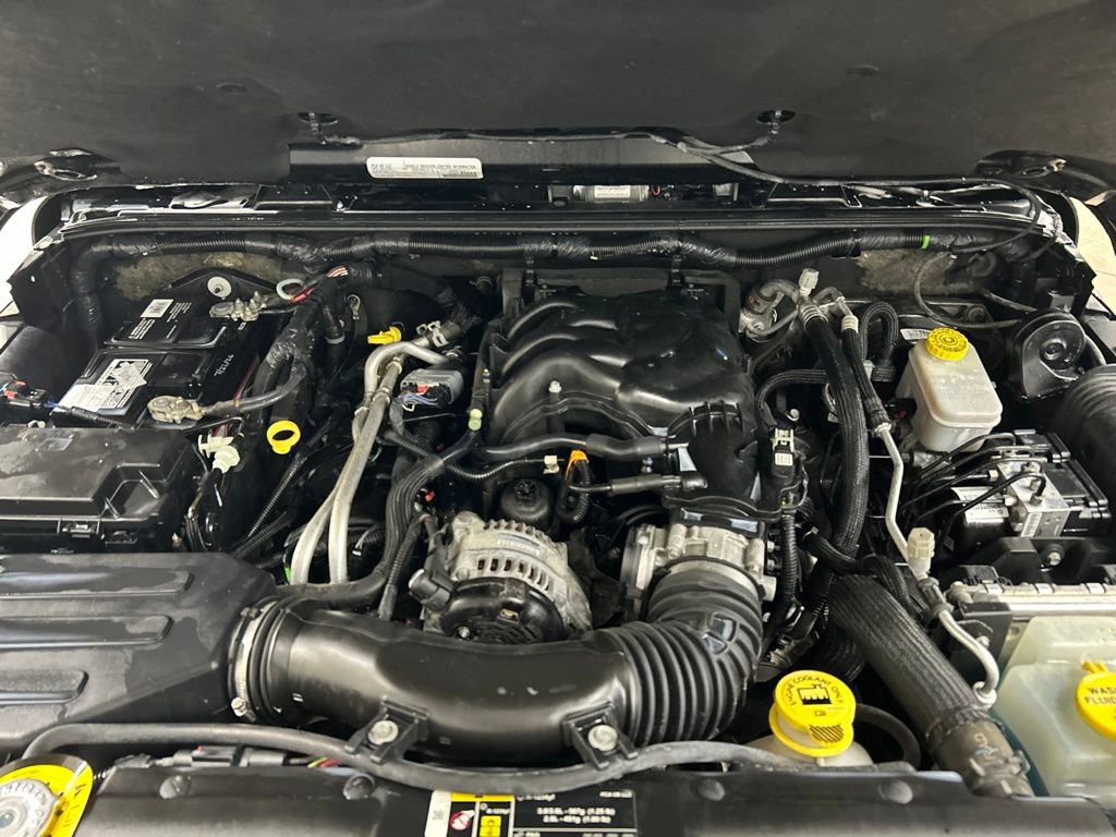 Used 2017 Jeep Wrangler Unlimited Sahara w/ Connectivity Group AWD/4WD image 24