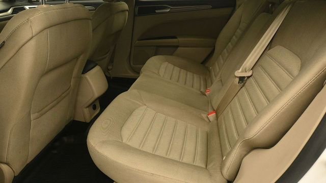 Certified 2018 Ford Fusion SE FWD image 10