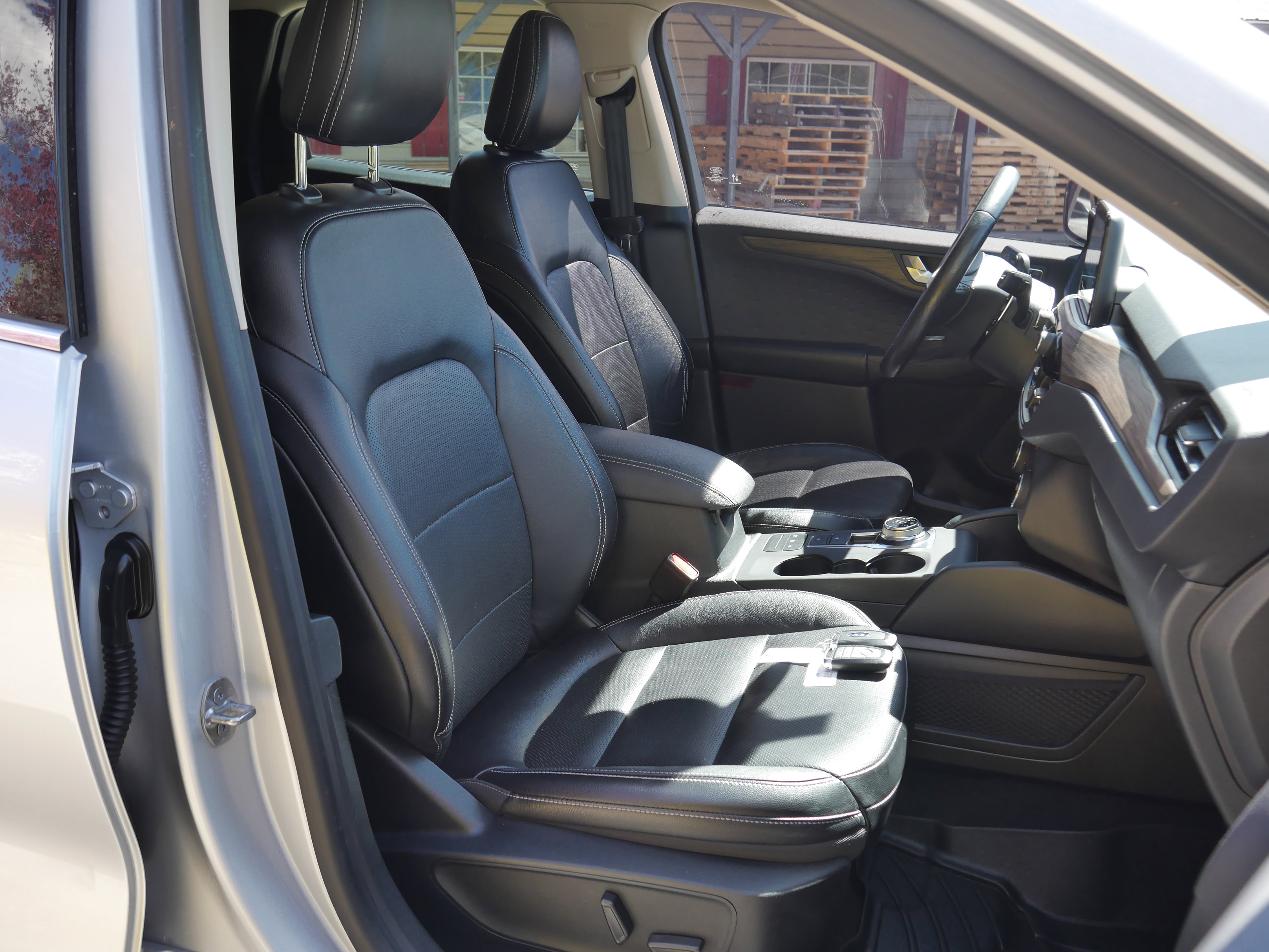 Certified 2020 Ford Escape Titanium w/ Titanium Premium Package 2.0 AWD/4WD image 30