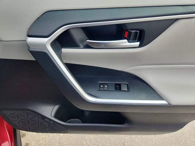 Used 2020 Toyota RAV4 XLE w/ Convenience Package image 34