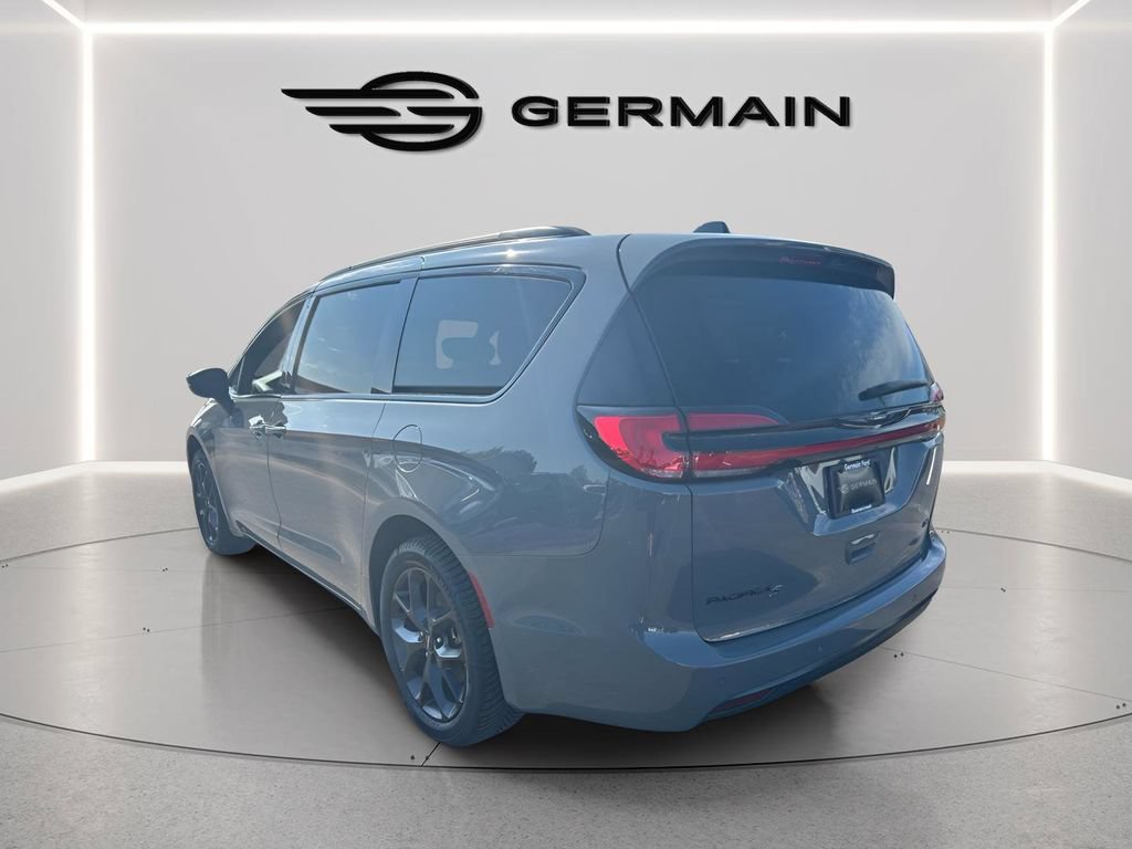 Used 2023 Chrysler Pacifica Touring-L w/ S Appearance Package AWD/4WD image 5