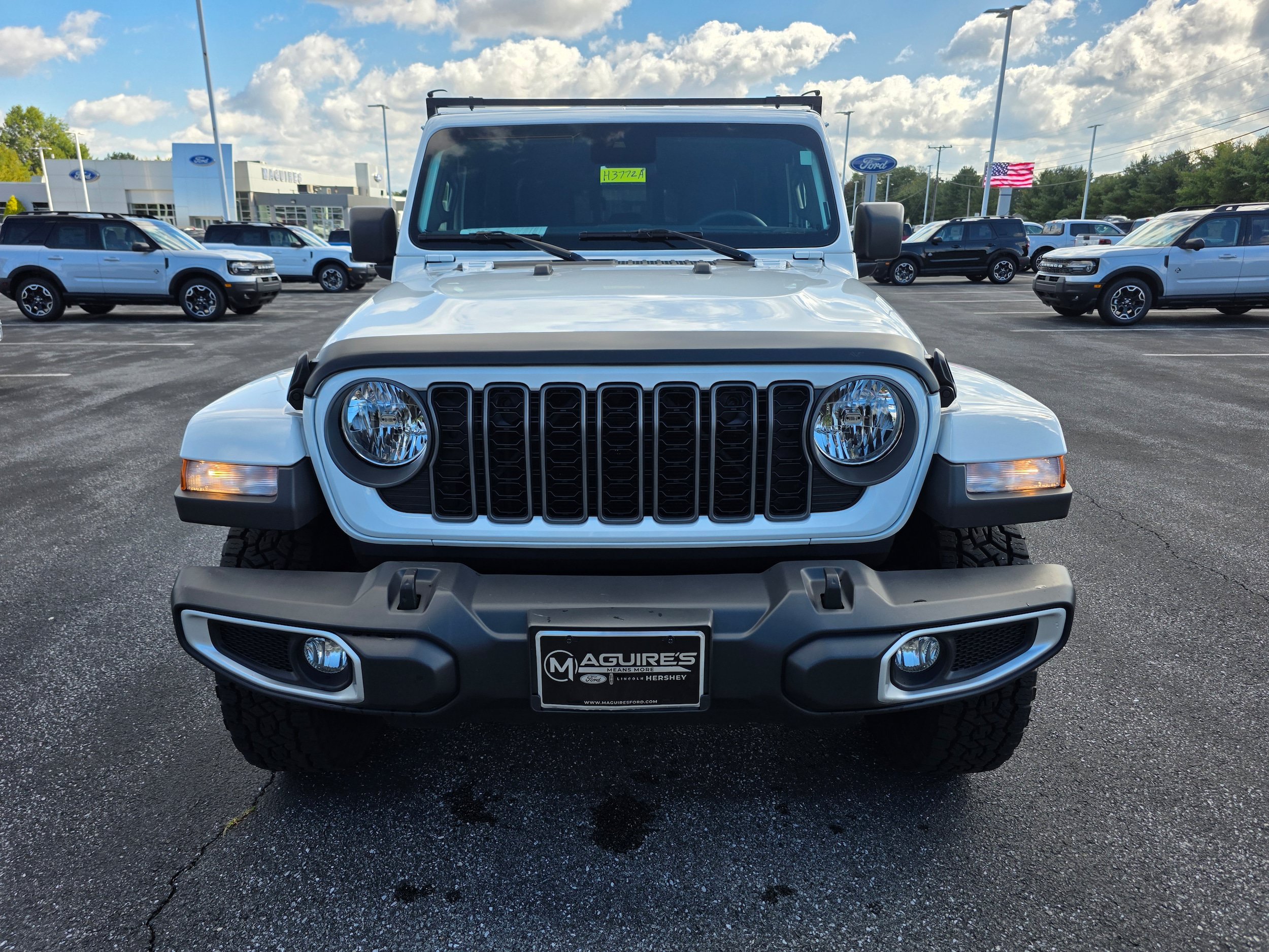 Used 2025 Jeep Gladiator Sport AWD/4WD image 8