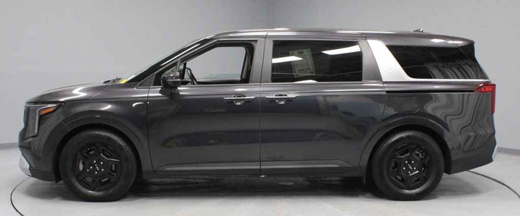 Used 2025 Kia Carnival FWD image 8