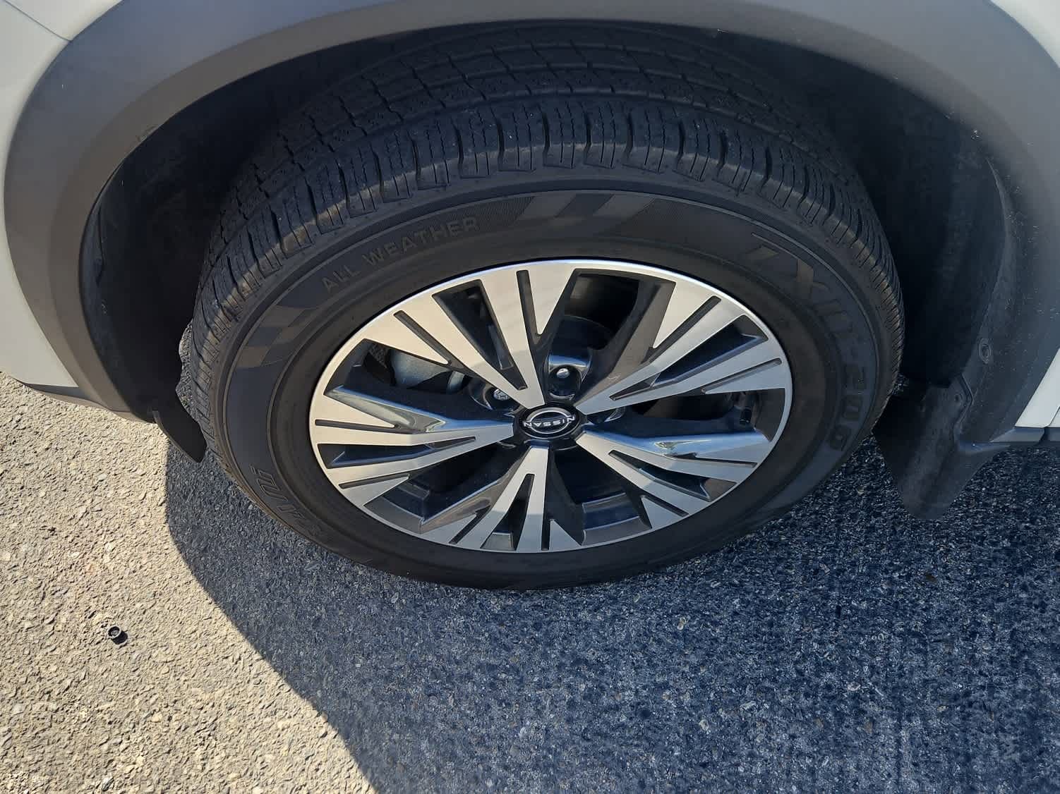 Used 2022 Nissan Rogue SV FWD image 3