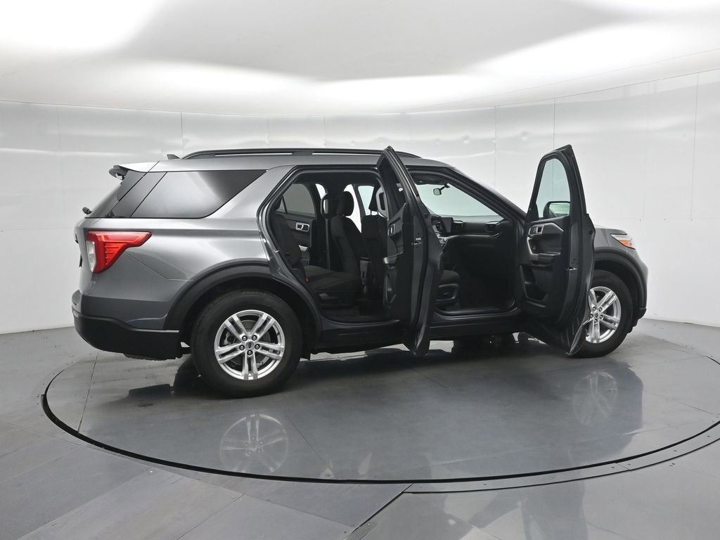 Certified 2023 Ford Explorer XLT RWD image 5