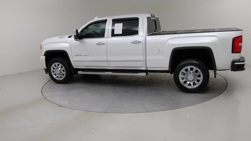 Used 2019 GMC Sierra 2500 Denali w/ Suspension Package, Off-Road AWD/4WD image 18