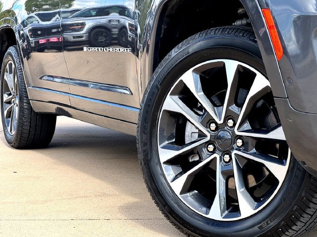 Used 2022 Jeep Grand Cherokee L Overland w/ Advanced Protech Group III AWD/4WD image 7