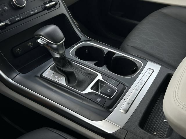 Used 2022 Kia Carnival LX image 20