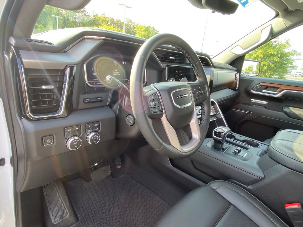 Used 2023 GMC Sierra 1500 Denali w/ Technology Package AWD/4WD image 9