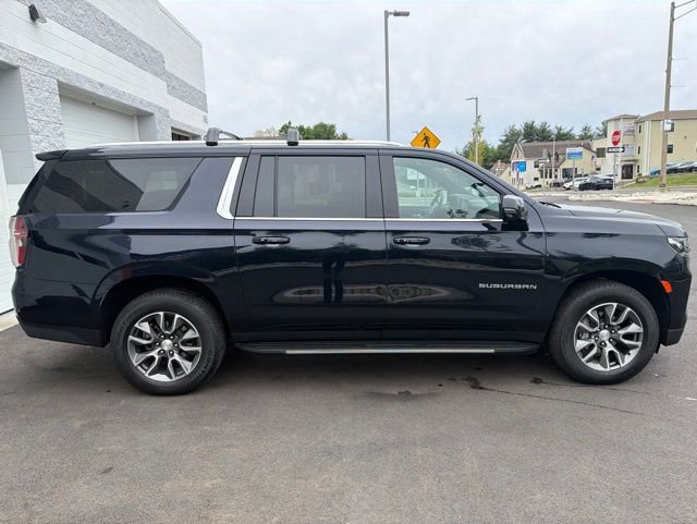 Used 2023 Chevrolet Suburban LT w/ LT Signature Plus Package AWD/4WD image 6