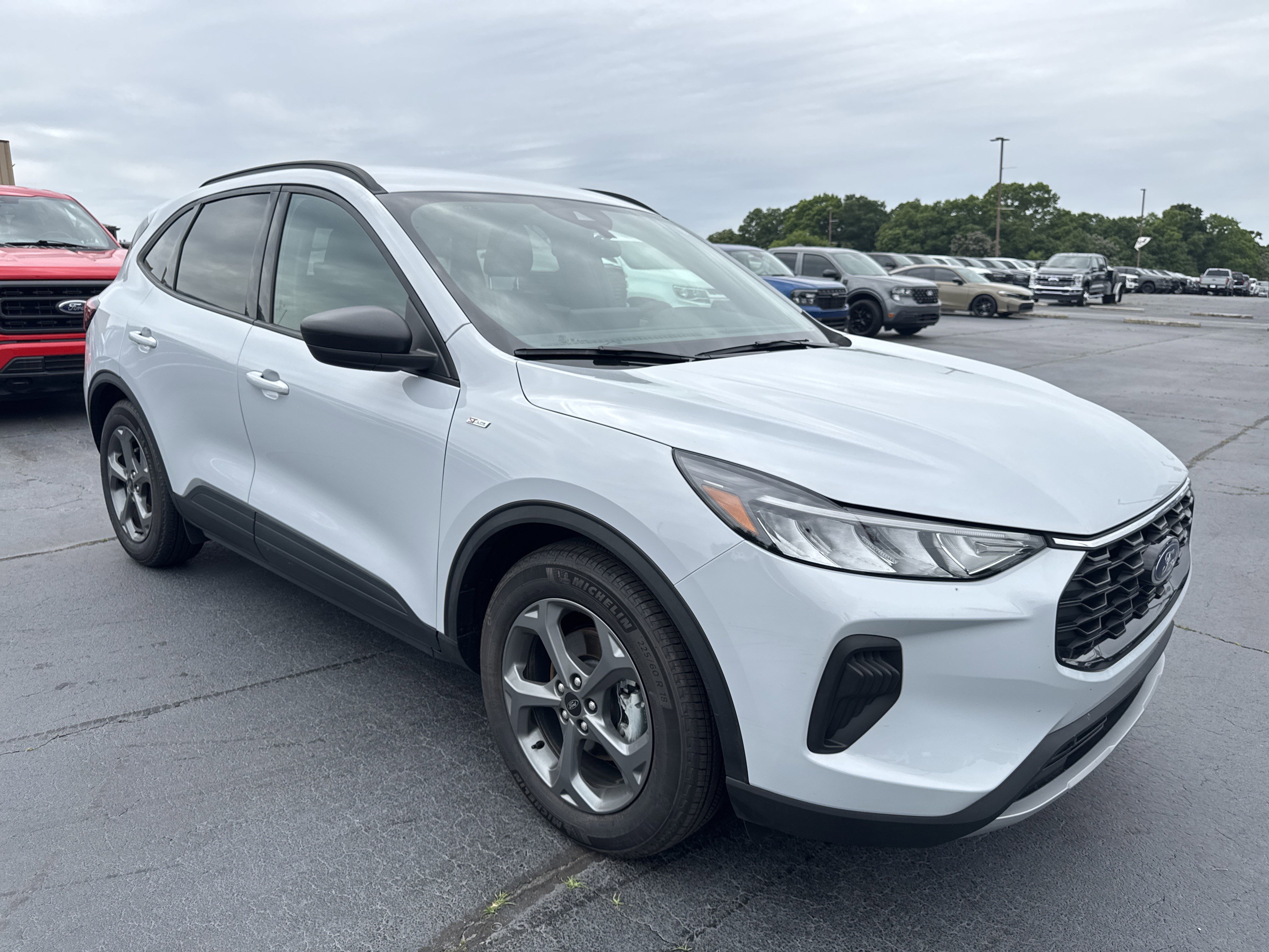 Certified 2025 Ford Escape ST-Line w/ Tech Pack #1 FWD image 4