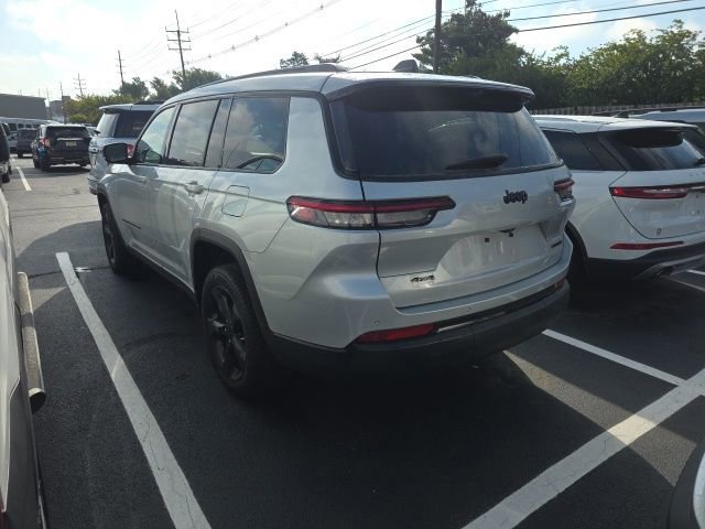 Used 2023 Jeep Grand Cherokee L Limited w/ Luxury Tech Group II image 2