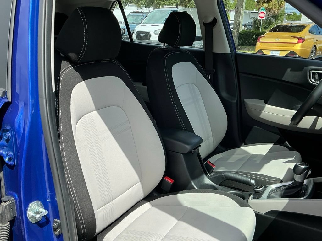 Used 2025 Hyundai Venue SEL FWD image 18