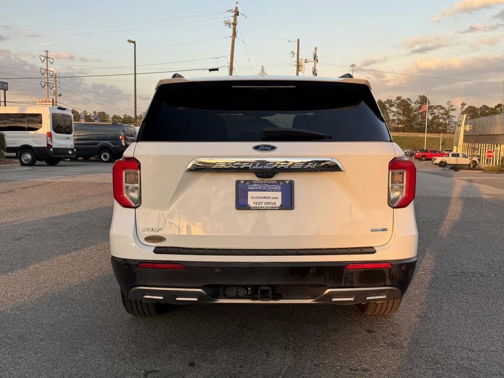 Certified 2020 Ford Explorer XLT w/ Equipment Group 202A image 3