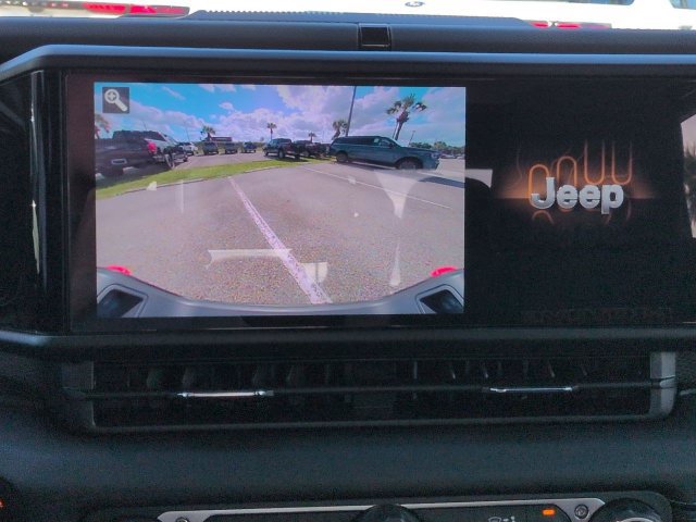 Used 2025 Jeep Gladiator Mojave w/ Safety Group AWD/4WD image 20
