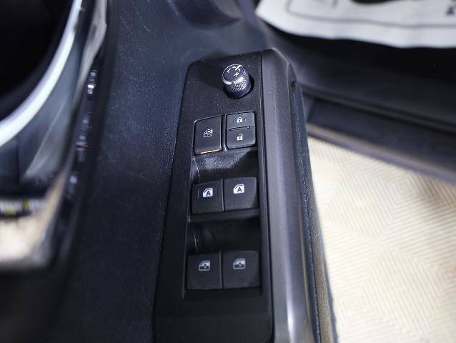 Used 2017 Toyota Tacoma TRD Sport w/ Tow Package (A/T) image 16