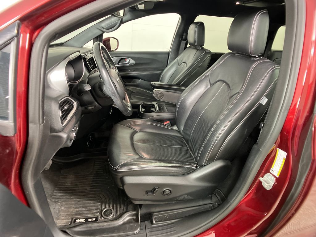 Used 2020 Chrysler Pacifica Touring w/ S Appearance Package image 30