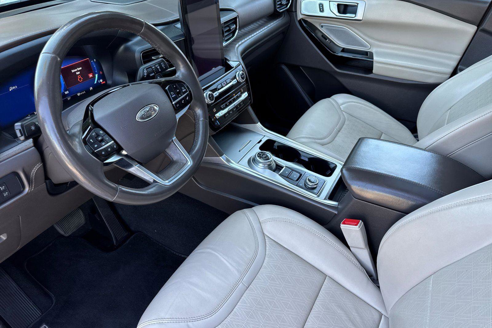 Certified 2021 Ford Explorer Platinum w/ Equipment Group 601A image 9