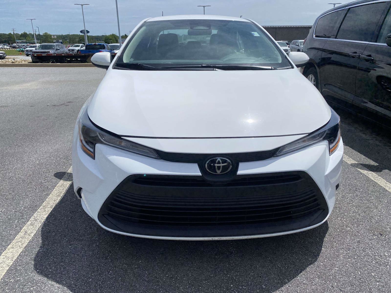 Used 2024 Toyota Corolla LE FWD image 2