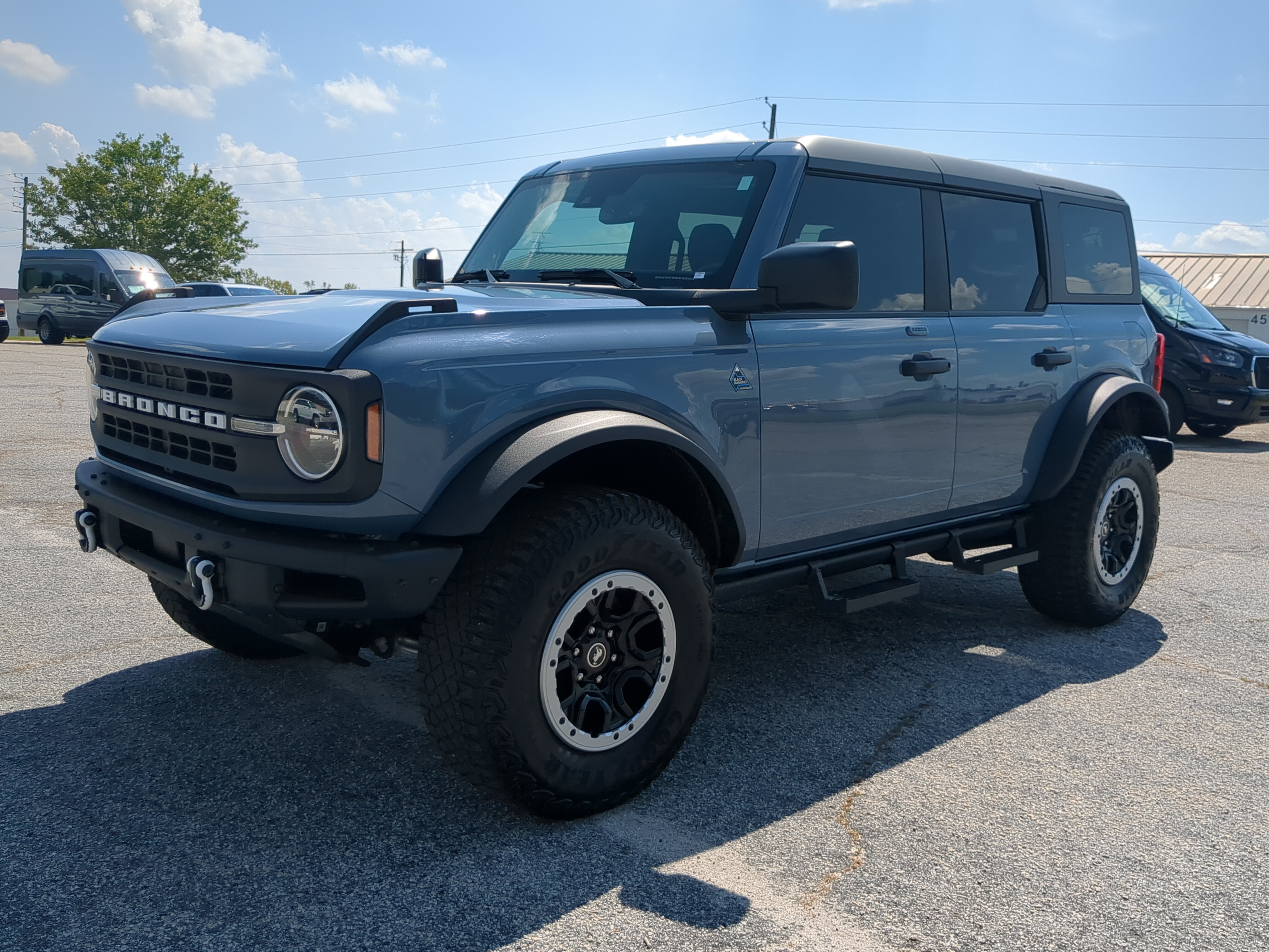 Certified 2023 Ford Bronco Black Diamond w/ Sasquatch Package AWD/4WD image 6