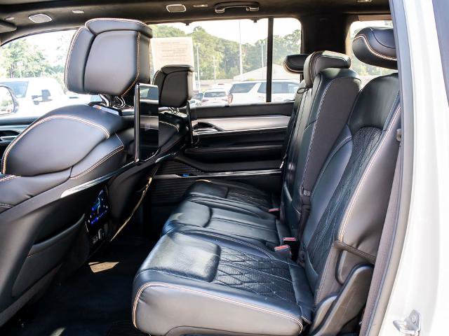 Used 2022 Jeep Grand Wagoneer Series III w/ Rear Seat Video Group 1 AWD/4WD image 18