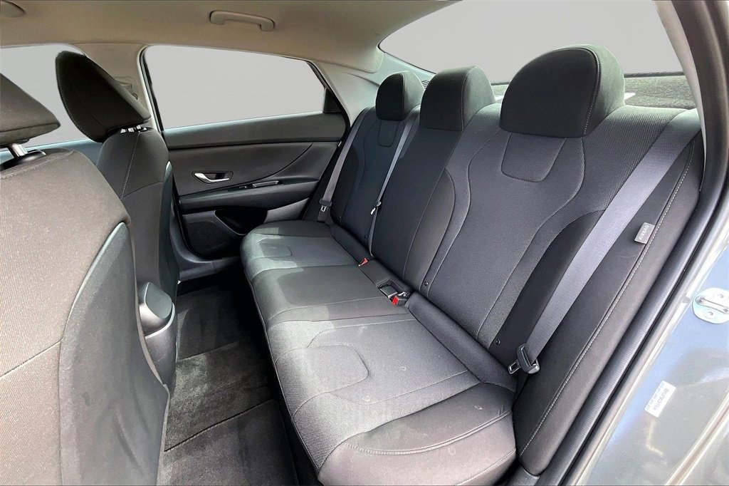 Used 2025 Hyundai Elantra SE w/ Cargo Package image 26